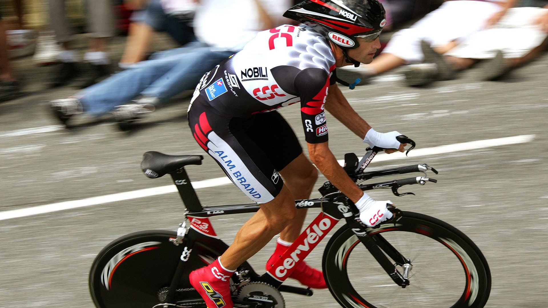 世界室内综合体能赛限定在客厅 参赛者上传视频参与评审