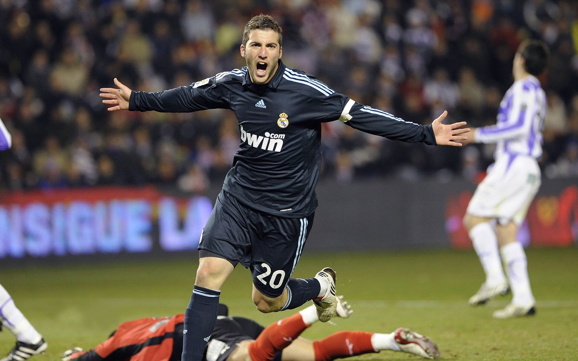 全国轮椅马拉松锦标赛 残障跑者以轮椅冲刺终点